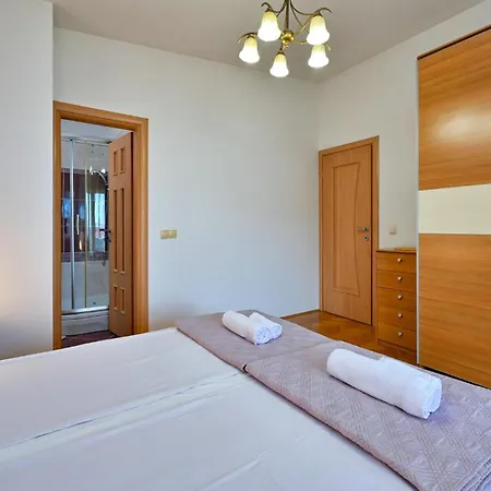 Apartment Awesome In Pag With Wifi