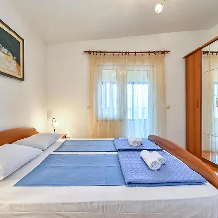 Awesome In Pag With Wifi Apartment Pag Town
