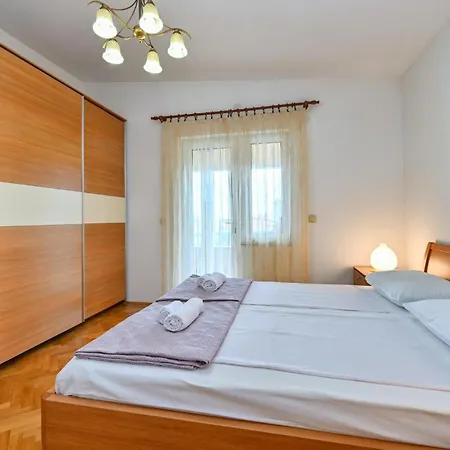 Awesome In Pag With Wifi Apartment *