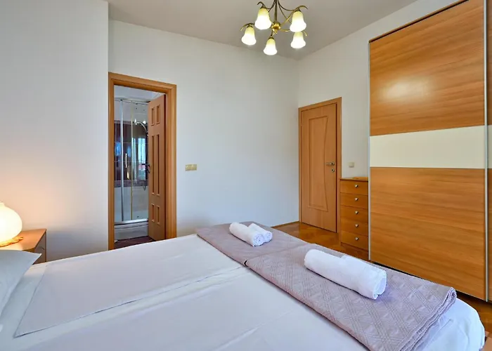 Apartamento Awesome In Pag With Wifi