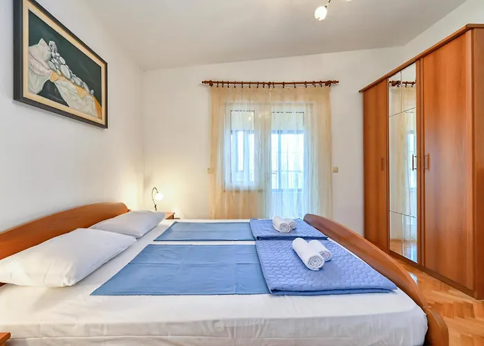 Awesome In Pag With Wifi Apartamento Pag Town