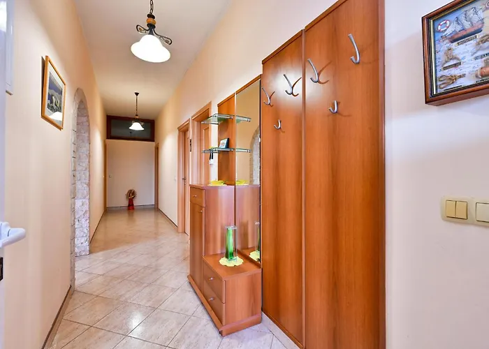 Apartamento Awesome In Pag With Wifi