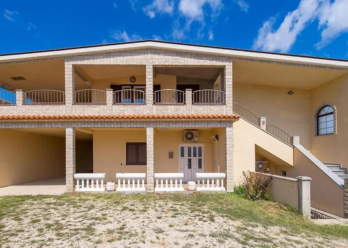 Apartamento Awesome In Pag With Wifi