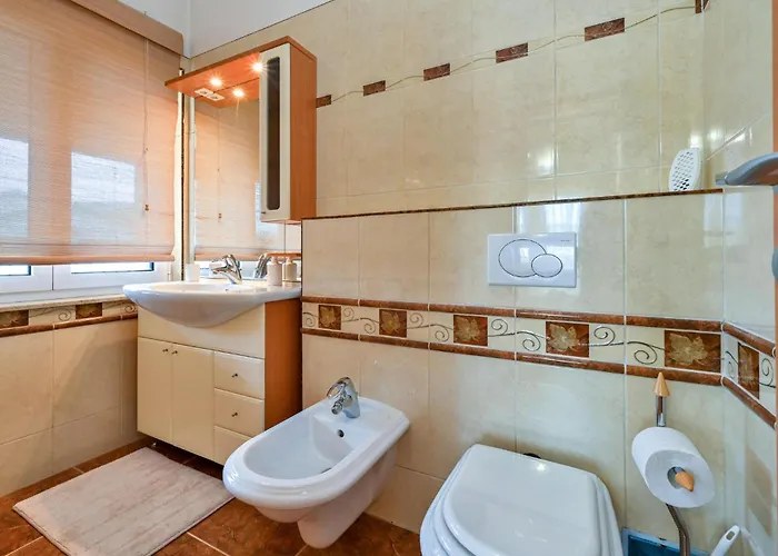 Apartamento Awesome In Pag With Wifi